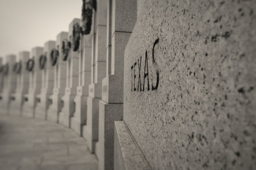world war 2 memorial in washington dc, washington, washington dc, washington dc travel, dc travel, dc blog, washington dc blog, dc travel blog, washington dc travel blog, what to see in dc, things to see in dc, dc travel photography, washington dc travel photography, memorials and monuments, washington dc monuments, dc monuments world war ii, world war 2, wwii, ww2, wwii memorial, ww2 memorial, world war ii memorial, world war 2 memorial, world war,