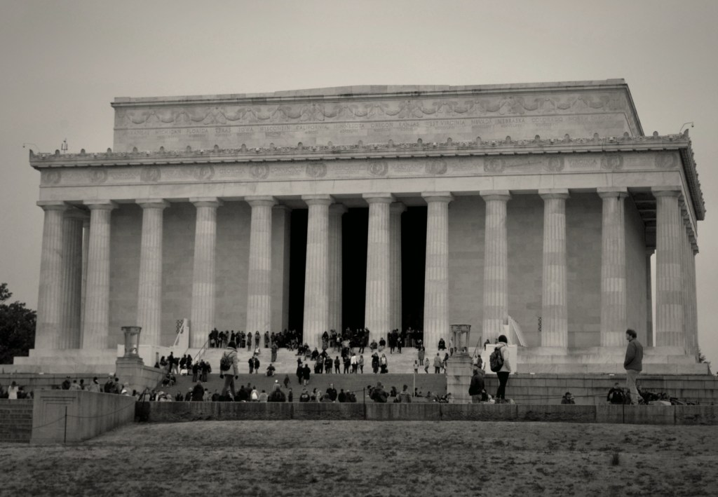 the outside of the lincoln memorial, lincoln memorial, lincoln, abraham lincoln, president lincoln, lincoln in dc, lincoln in washington dc, lincoln memorial, lincoln memorial in dc, washington, washington dc, washington dc travel, dc travel, dc blog, washington dc blog, dc travel blog, washington dc travel blog, what to see in dc, things to see in dc, dc travel photography, washington dc travel photography, memorials and monuments, washington dc monuments, dc monuments
