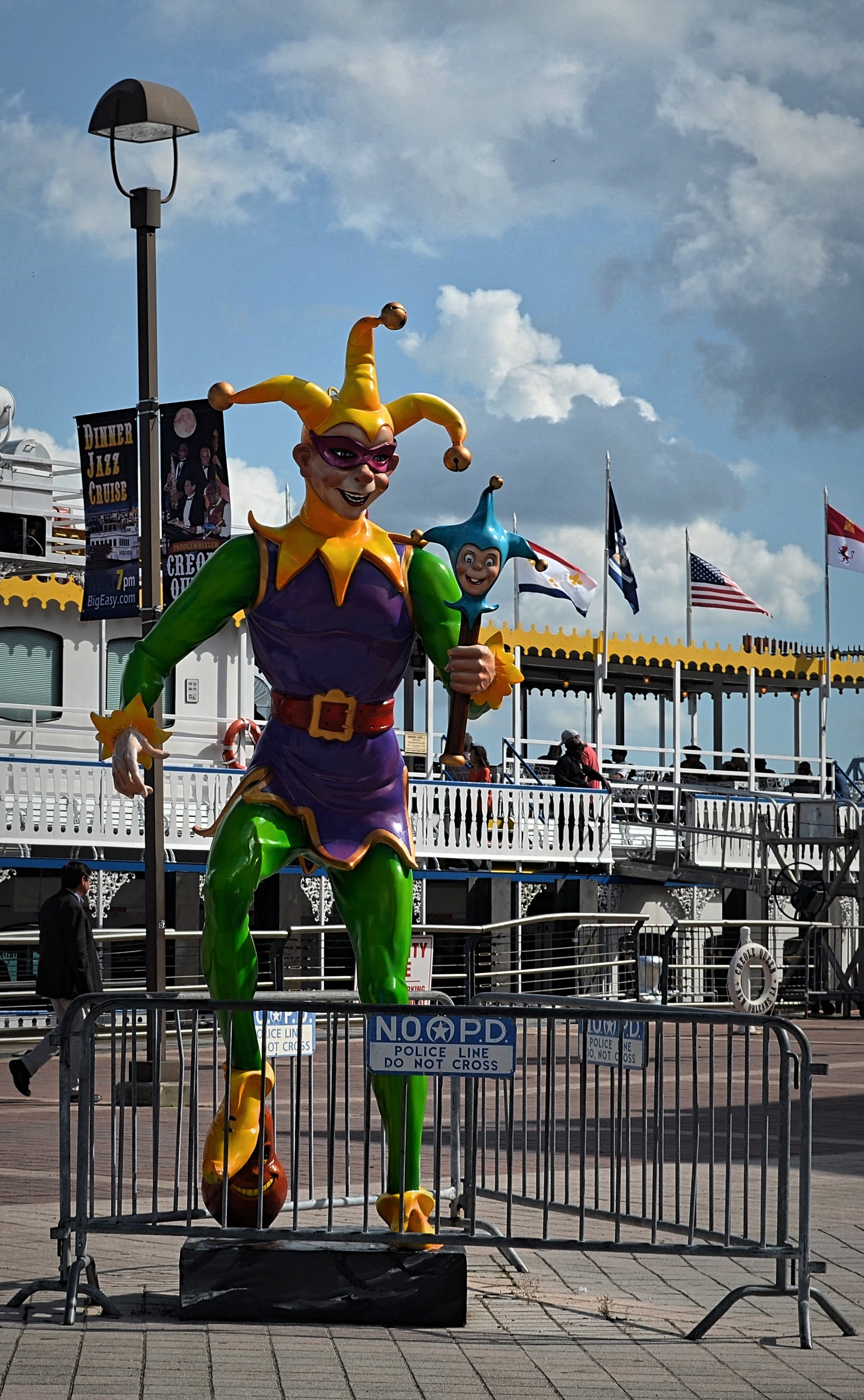 Steamboat in background with Mardi gras jester statue in front,new Orleans, travel blog, new orleans Louisiana, NOLA, the big east, new Orleans photography, Atlanta photographer, new Orleans travel, new Orleans travel blog, traveling blog, jester, Mardi gras, new Orleans Mardi gras, fat Tuesday, cajun, 