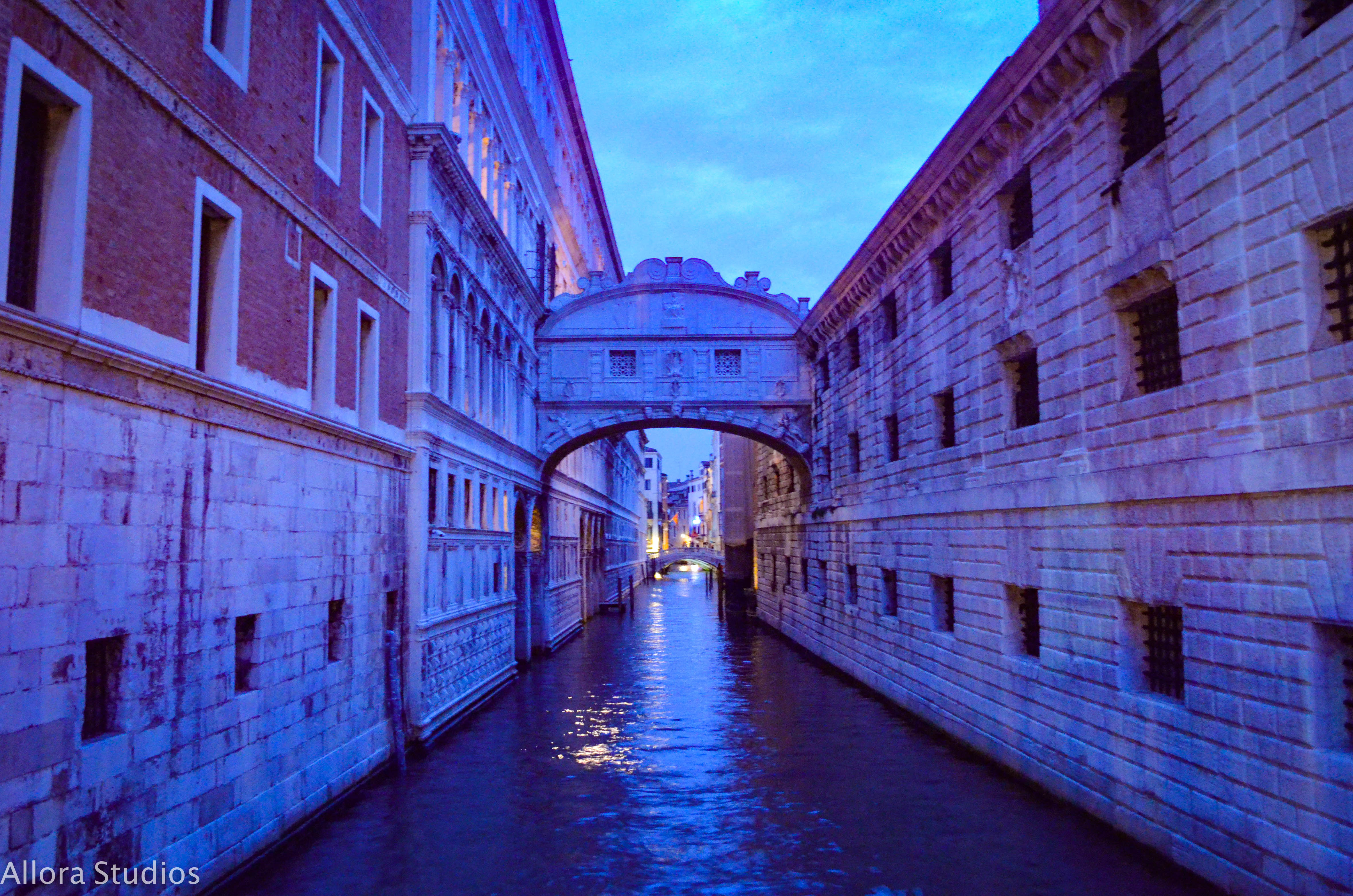 venice scene, venice at night, venezia, venezia at night, venice photography, italy, italia, italian photography, italy photography, travel photographer, travel photography, atlanta photographer, atlanta photography, street photography, travel street photography, street photographer, venice street photography, photography, photographer, venice pictures, venice scenery, venice images, bridge of sighs,